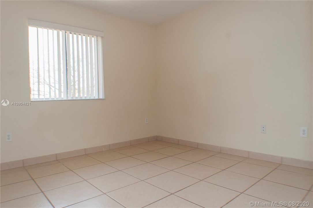 Recently Rented: $2,400 (4 beds, 2 baths, 2179 Square Feet)