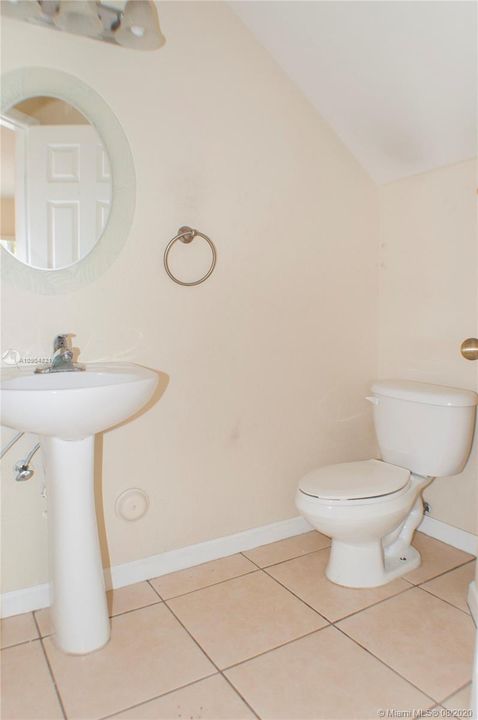 Recently Rented: $2,400 (4 beds, 2 baths, 2179 Square Feet)