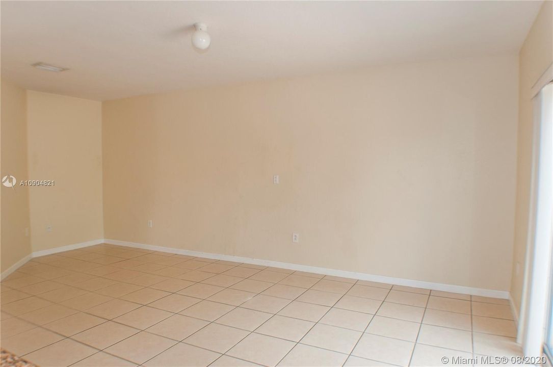 Recently Rented: $2,400 (4 beds, 2 baths, 2179 Square Feet)