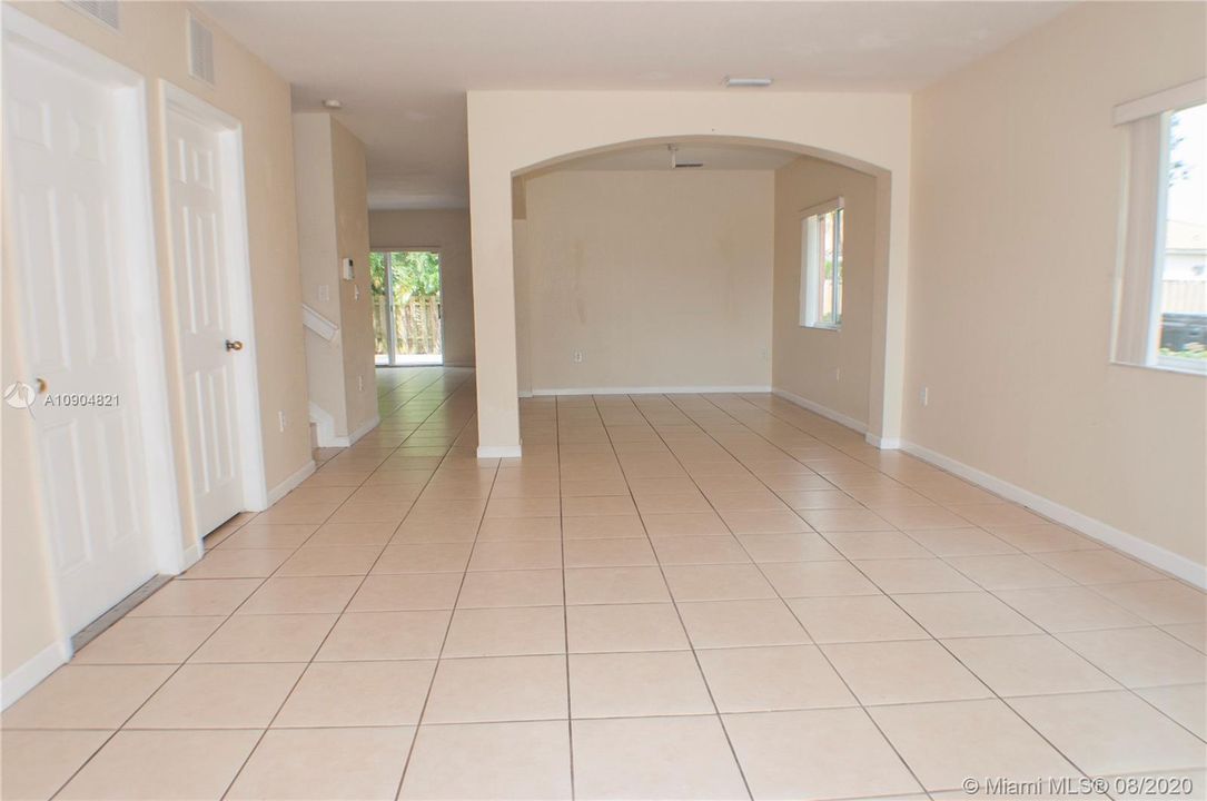 Recently Rented: $2,400 (4 beds, 2 baths, 2179 Square Feet)