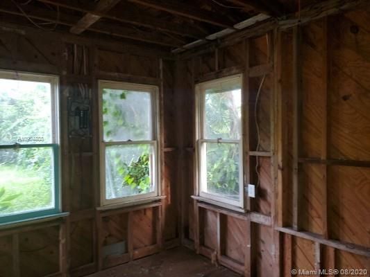Recently Sold: $115,000 (2 beds, 1 baths, 921 Square Feet)
