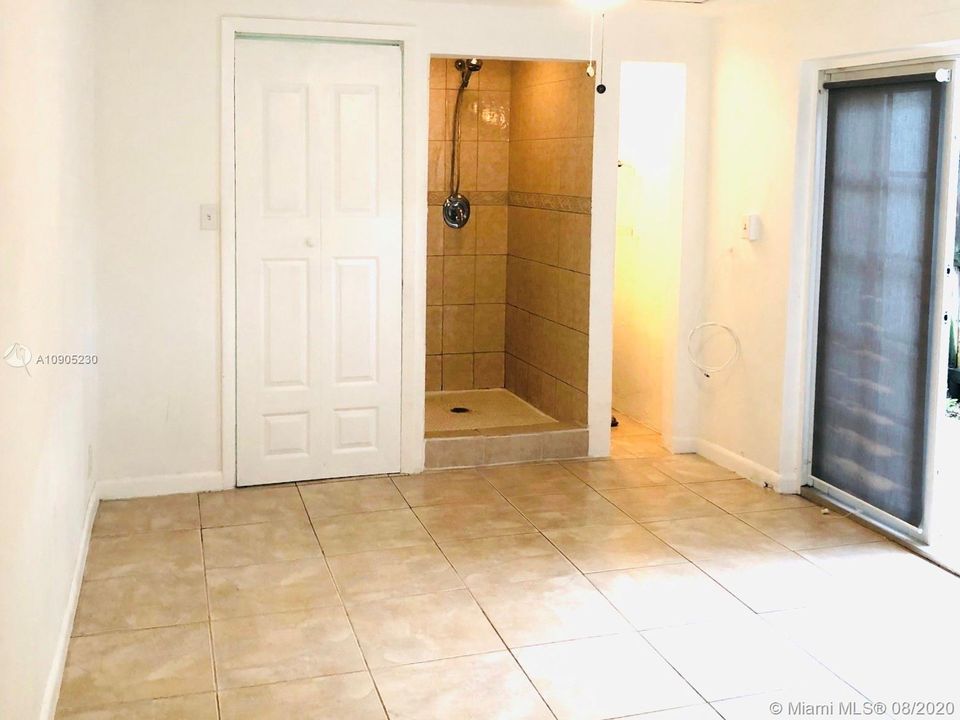 Недавно арендовано: $950 (0 спален, 1 ванн, 250 Квадратных фут)