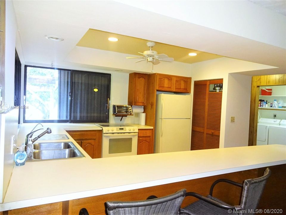 Kitchen w/ Pantry