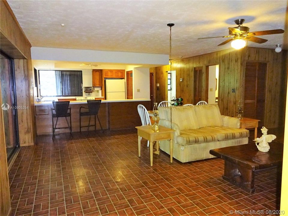 Vendido Recientemente: $475,000 (2 camas, 1 baños, 1538 Pies cuadrados)