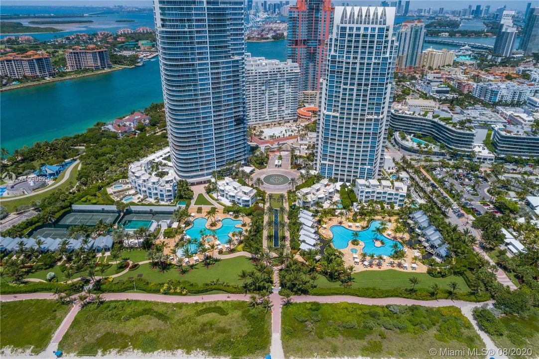 Недавно продано: $3,475,000 (2 спален, 2 ванн, 1595 Квадратных фут)