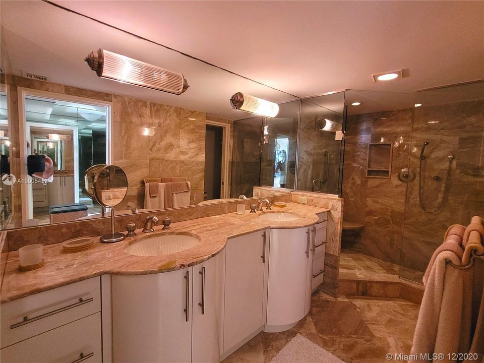 Vendido Recientemente: $550,000 (3 camas, 2 baños, 2002 Pies cuadrados)