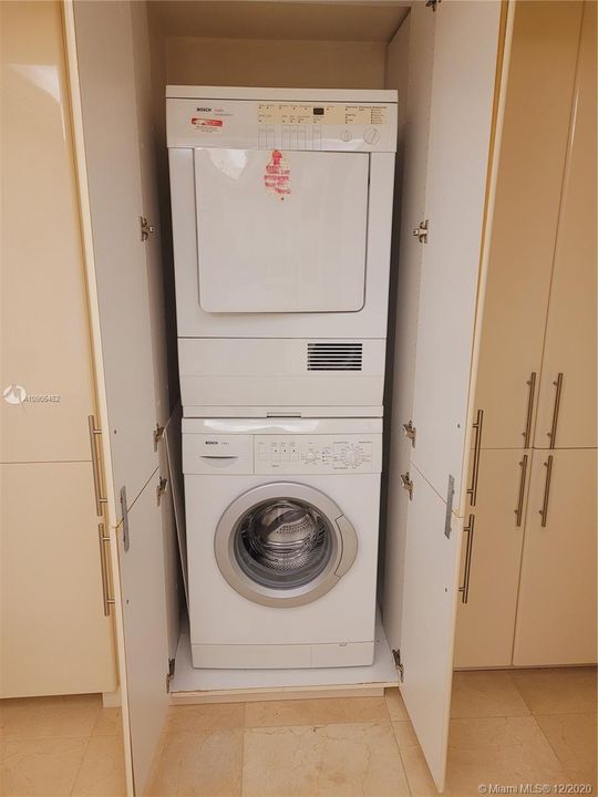 Vendido Recientemente: $550,000 (3 camas, 2 baños, 2002 Pies cuadrados)