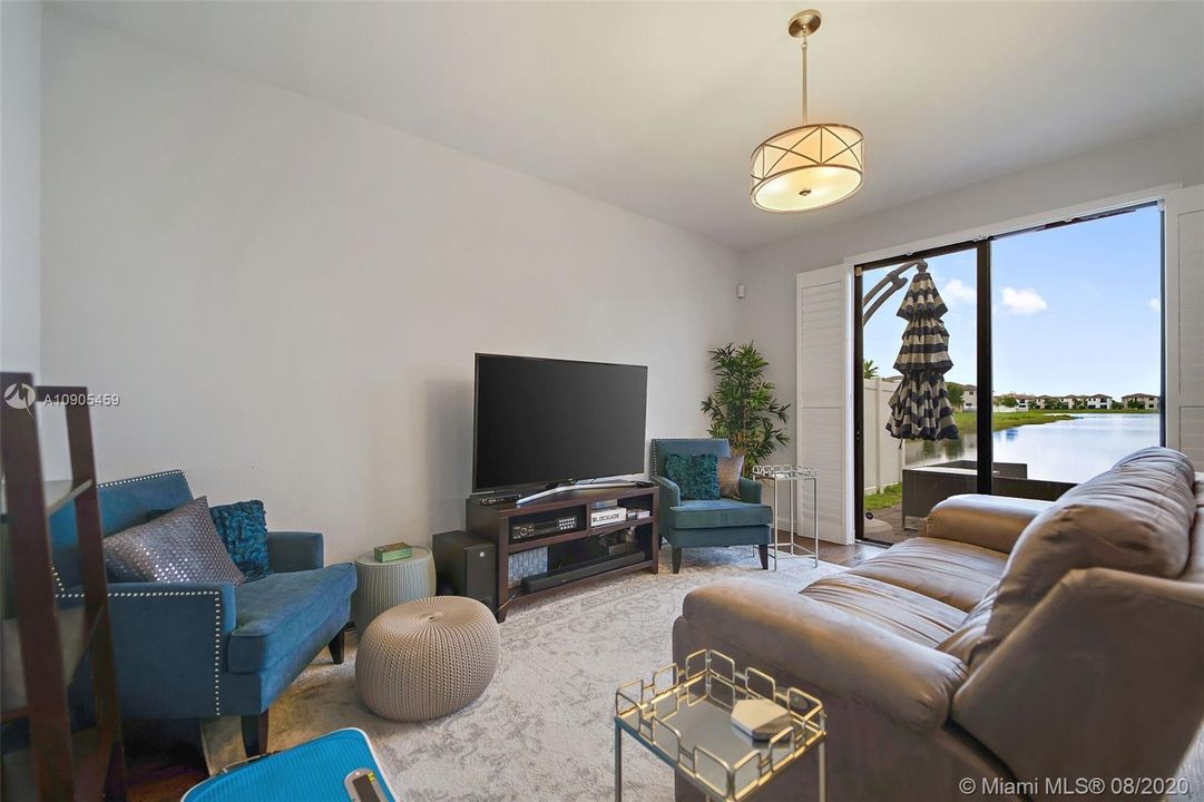 Vendido Recientemente: $380,000 (4 camas, 2 baños, 1869 Pies cuadrados)