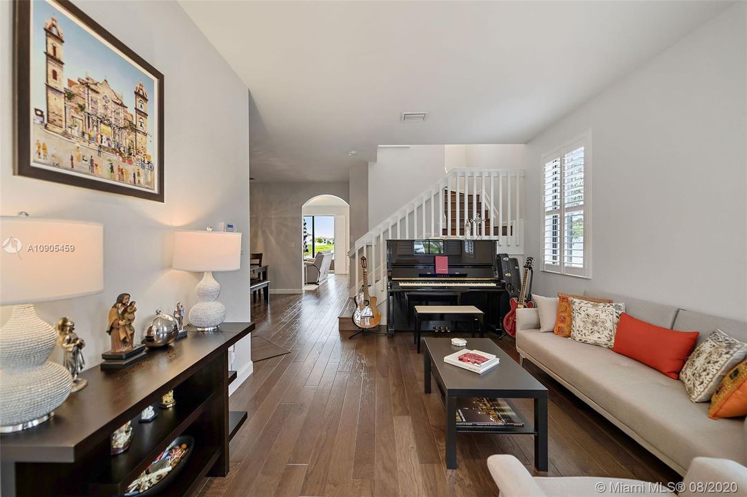 Vendido Recientemente: $380,000 (4 camas, 2 baños, 1869 Pies cuadrados)