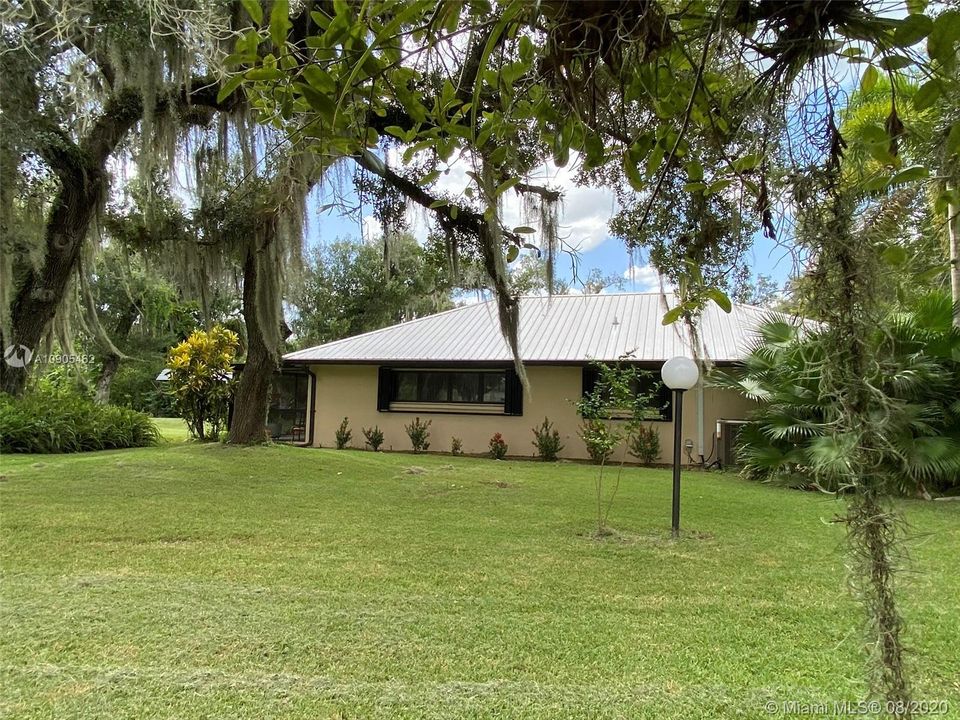 Recently Sold: $239,900 (3 beds, 2 baths, 1720 Square Feet)
