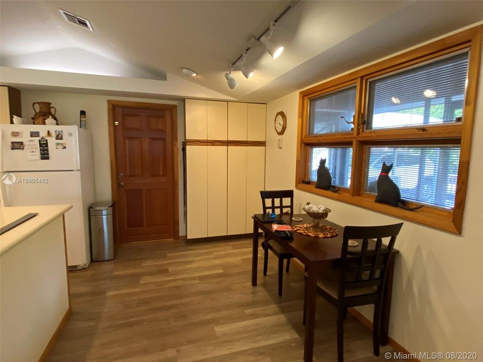 Recently Sold: $239,900 (3 beds, 2 baths, 1720 Square Feet)