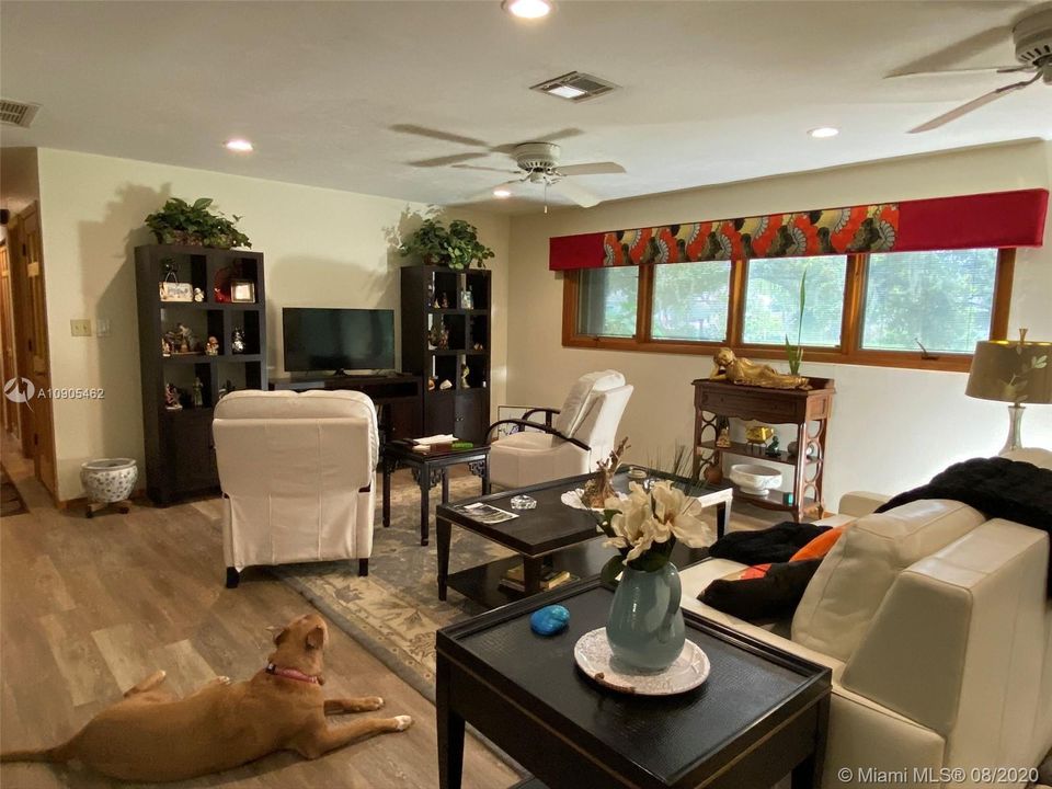 Recently Sold: $239,900 (3 beds, 2 baths, 1720 Square Feet)