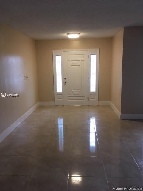 Recently Rented: $2,500 (3 beds, 2 baths, 2006 Square Feet)