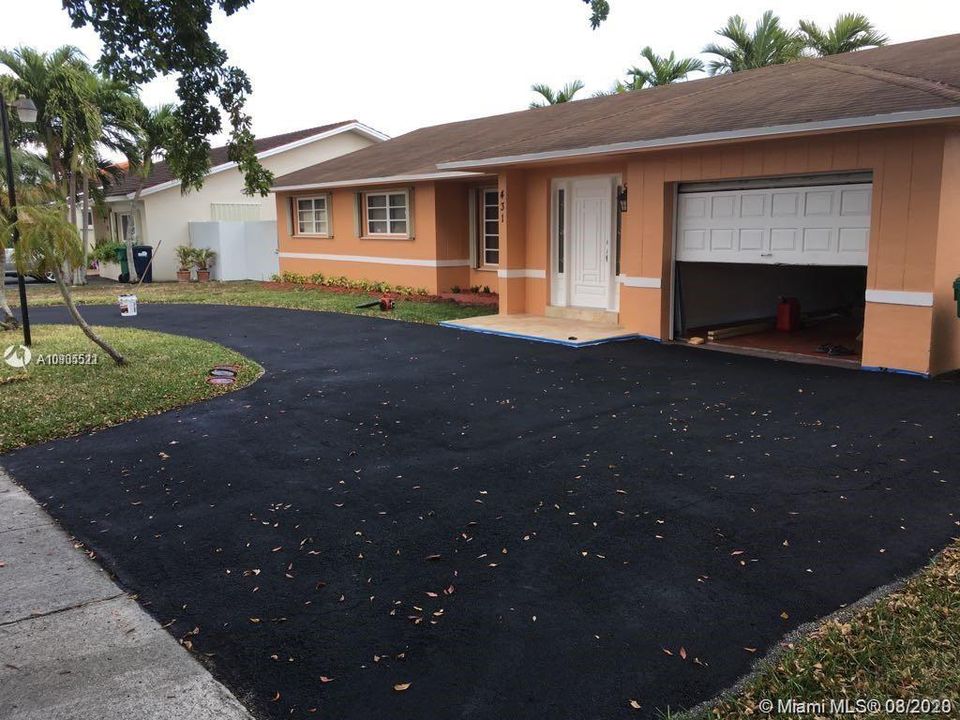 Recently Rented: $2,500 (3 beds, 2 baths, 2006 Square Feet)