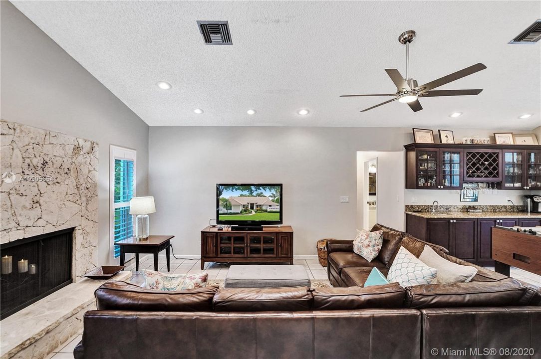 Recently Sold: $634,800 (5 beds, 3 baths, 2965 Square Feet)