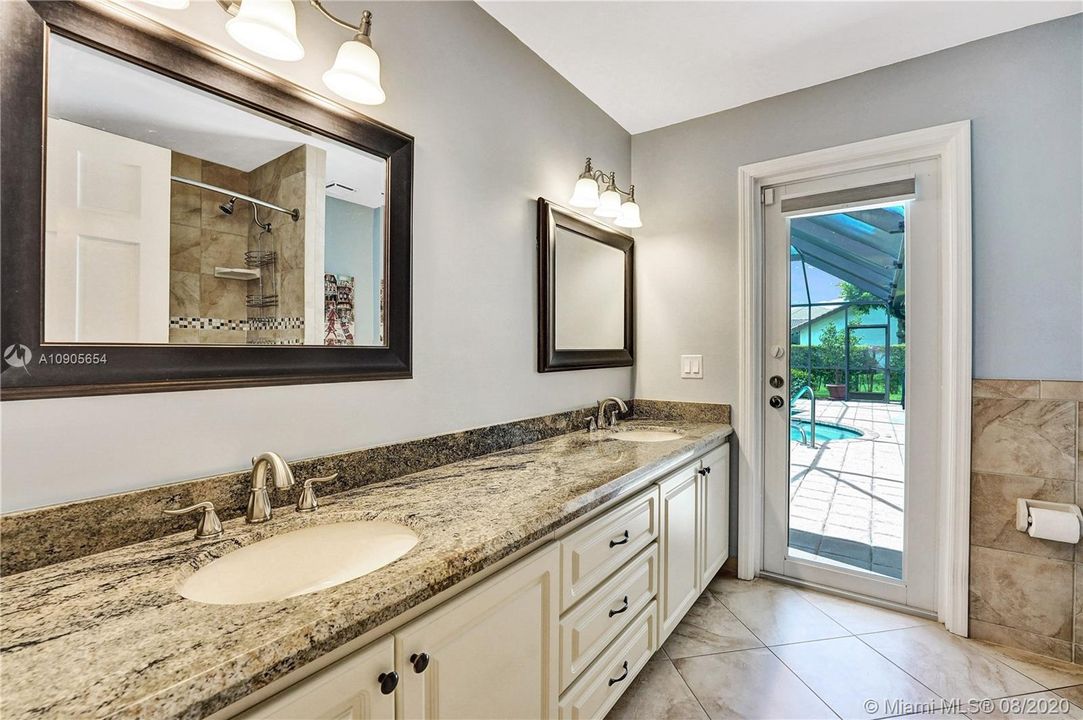 Recently Sold: $634,800 (5 beds, 3 baths, 2965 Square Feet)
