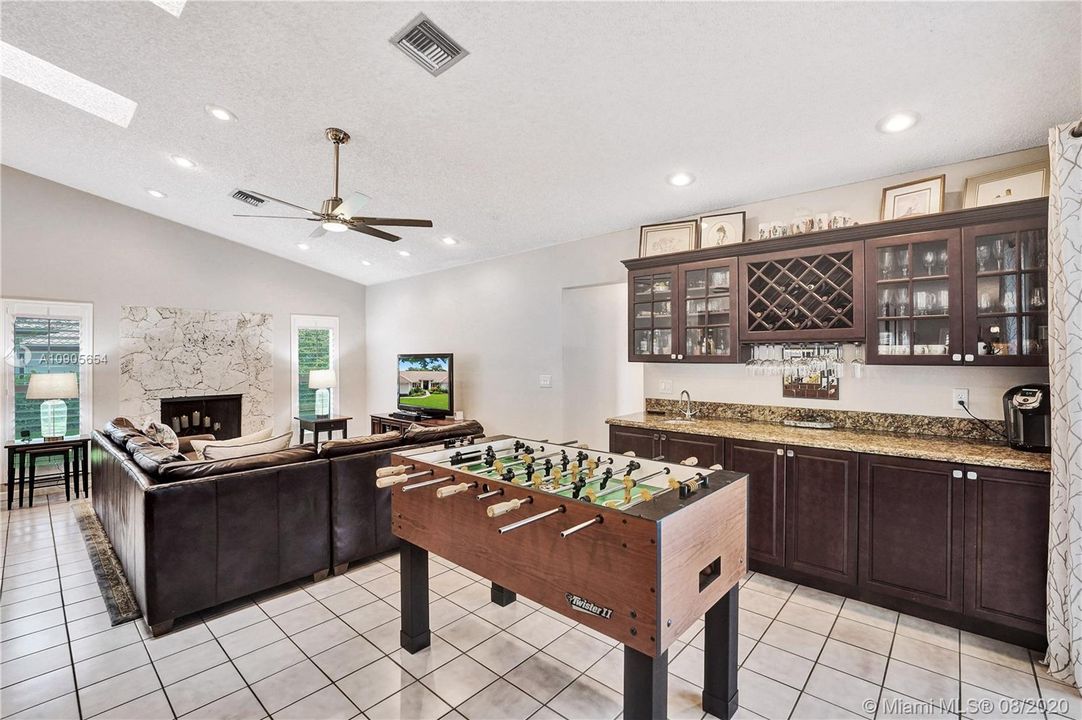 Recently Sold: $634,800 (5 beds, 3 baths, 2965 Square Feet)