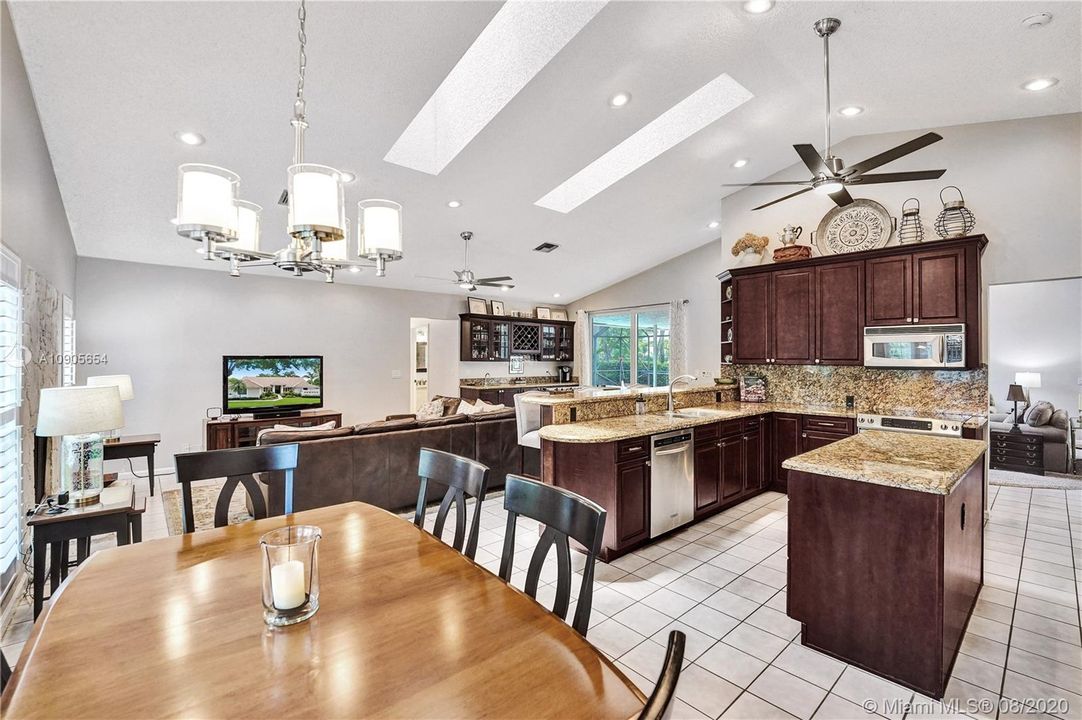 Recently Sold: $634,800 (5 beds, 3 baths, 2965 Square Feet)