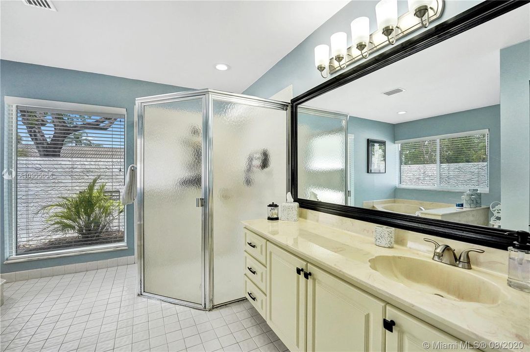 Recently Sold: $634,800 (5 beds, 3 baths, 2965 Square Feet)
