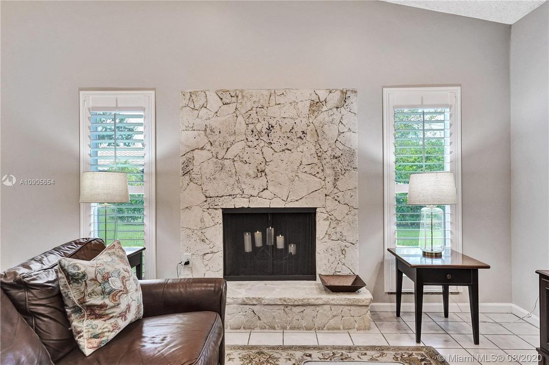 Recently Sold: $634,800 (5 beds, 3 baths, 2965 Square Feet)