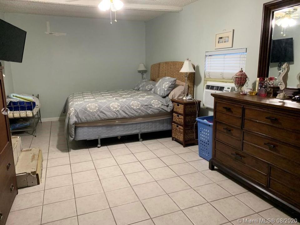 Recently Sold: $460,000 (3 beds, 2 baths, 984 Square Feet)