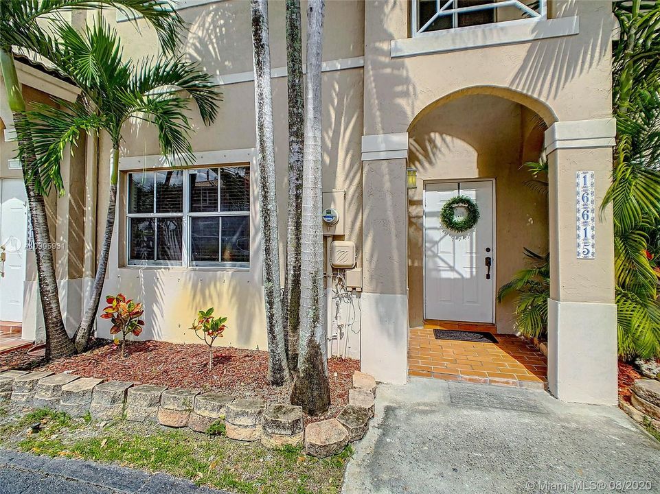 Vendido Recientemente: $299,900 (3 camas, 2 baños, 1258 Pies cuadrados)