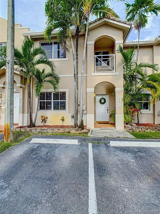 Vendido Recientemente: $299,900 (3 camas, 2 baños, 1258 Pies cuadrados)