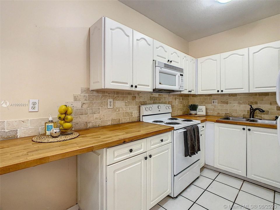 Vendido Recientemente: $299,900 (3 camas, 2 baños, 1258 Pies cuadrados)