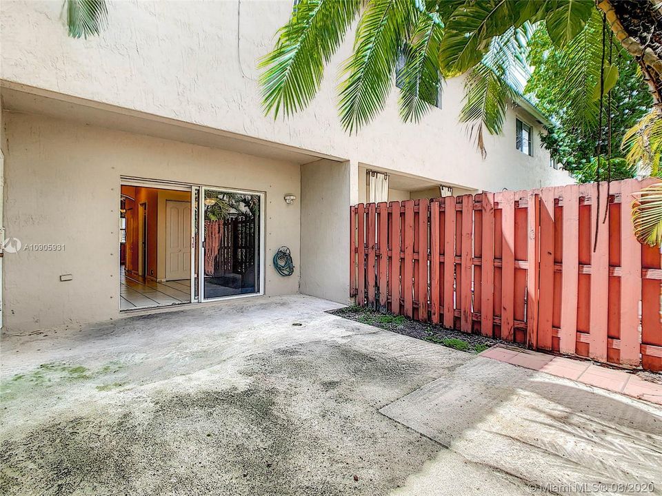 Vendido Recientemente: $299,900 (3 camas, 2 baños, 1258 Pies cuadrados)