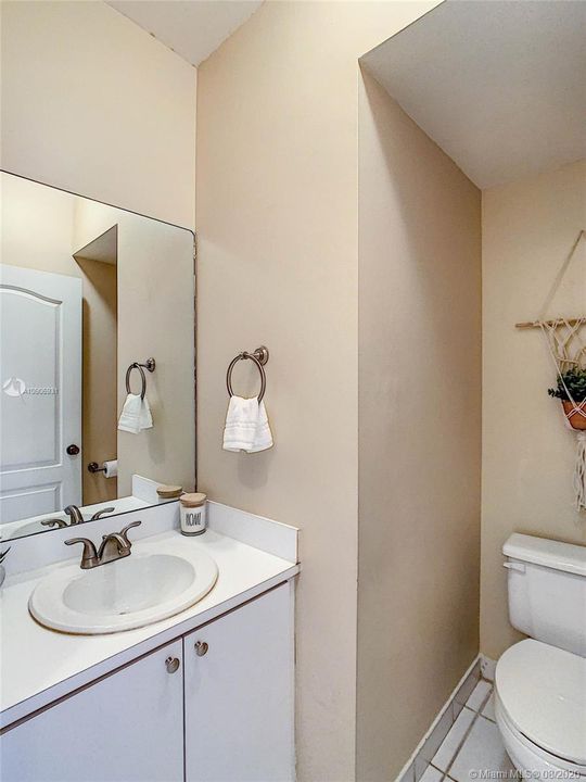 Vendido Recientemente: $299,900 (3 camas, 2 baños, 1258 Pies cuadrados)