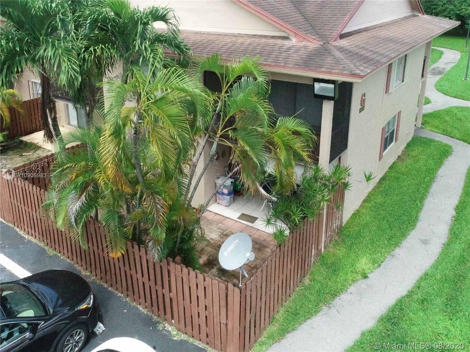 Недавно продано: $179,900 (2 спален, 2 ванн, 986 Квадратных фут)