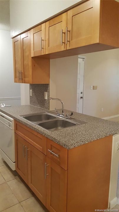 Recently Rented: $1,275 (1 beds, 1 baths, 715 Square Feet)