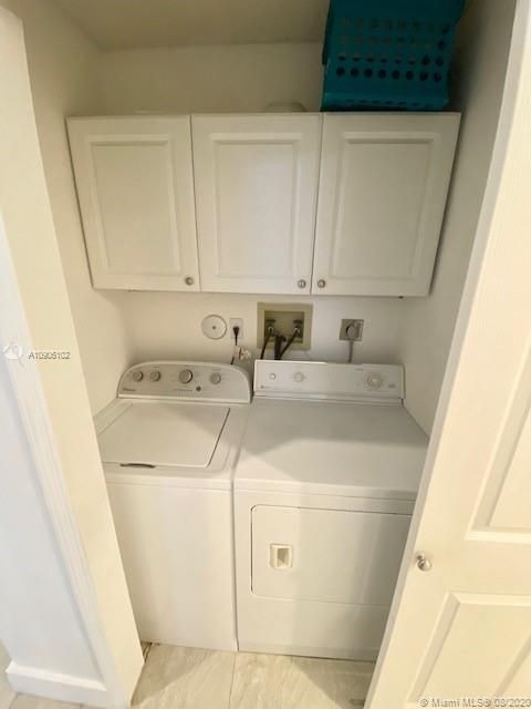 Recently Sold: $499,000 (4 beds, 2 baths, 2527 Square Feet)