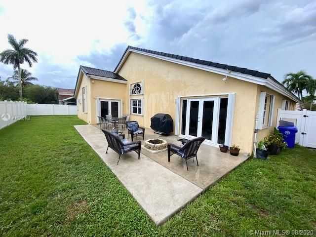 Recently Sold: $499,000 (4 beds, 2 baths, 2527 Square Feet)