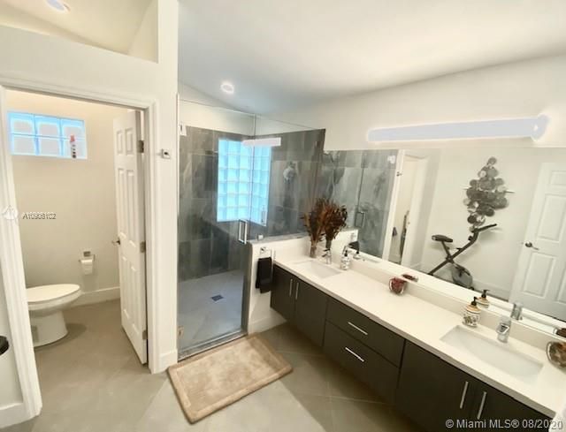Recently Sold: $499,000 (4 beds, 2 baths, 2527 Square Feet)