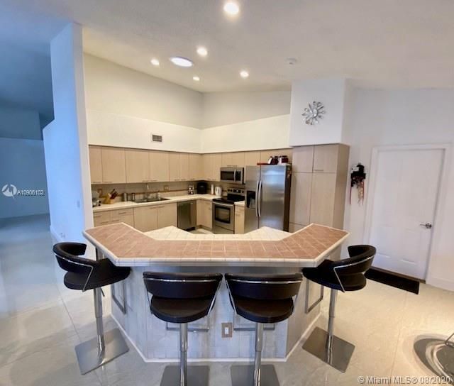 Recently Sold: $499,000 (4 beds, 2 baths, 2527 Square Feet)