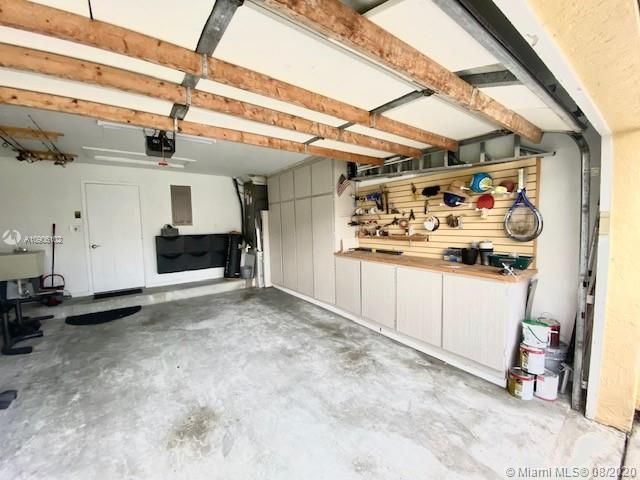 Recently Sold: $499,000 (4 beds, 2 baths, 2527 Square Feet)