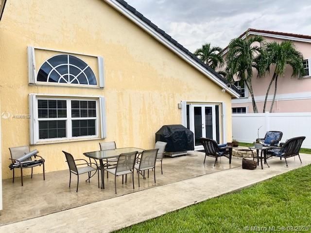 Recently Sold: $499,000 (4 beds, 2 baths, 2527 Square Feet)