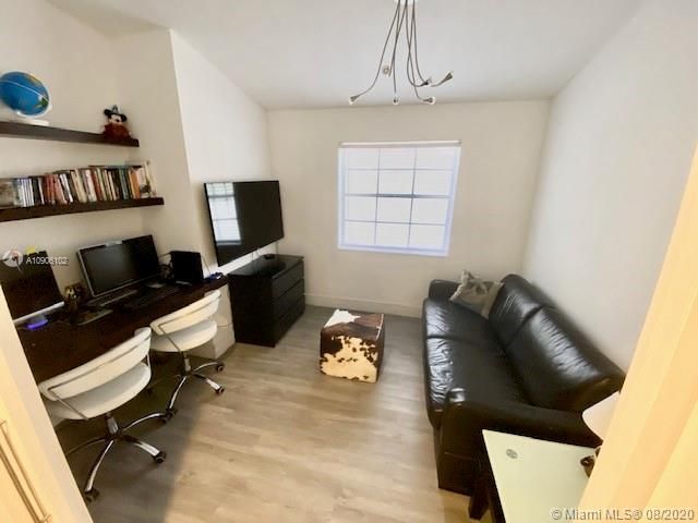 Recently Sold: $499,000 (4 beds, 2 baths, 2527 Square Feet)