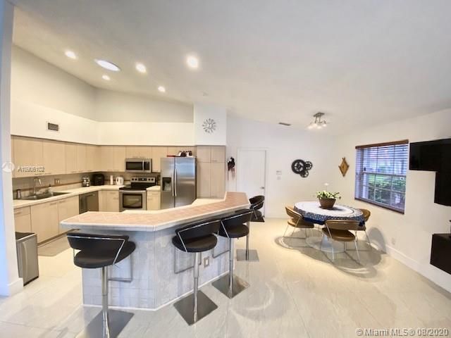 Recently Sold: $499,000 (4 beds, 2 baths, 2527 Square Feet)