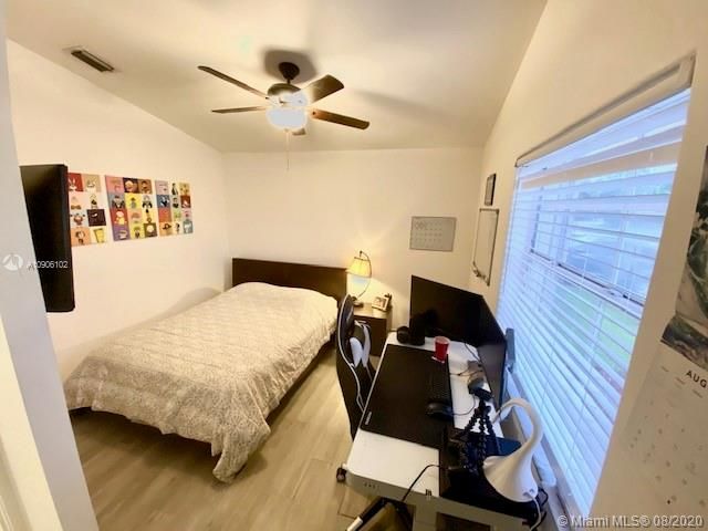 Recently Sold: $499,000 (4 beds, 2 baths, 2527 Square Feet)