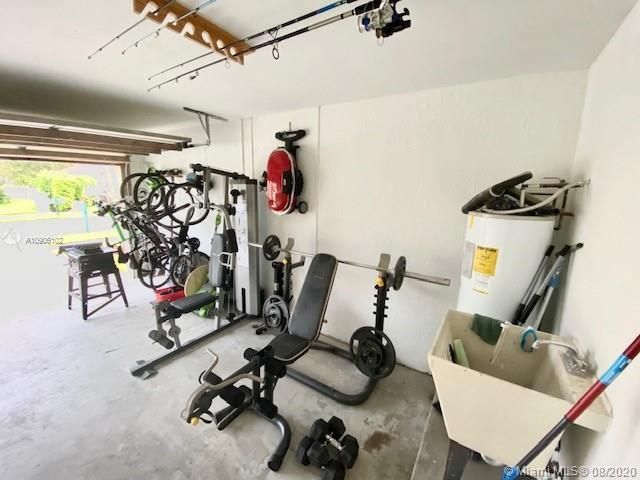 Recently Sold: $499,000 (4 beds, 2 baths, 2527 Square Feet)