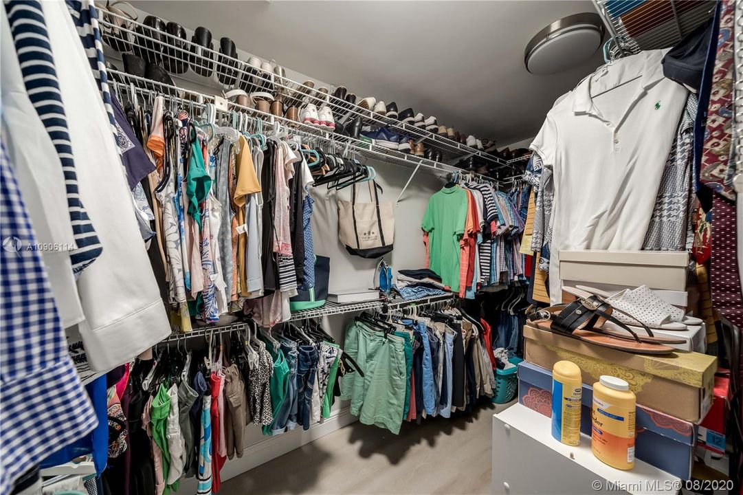 Walk-In Closet Master