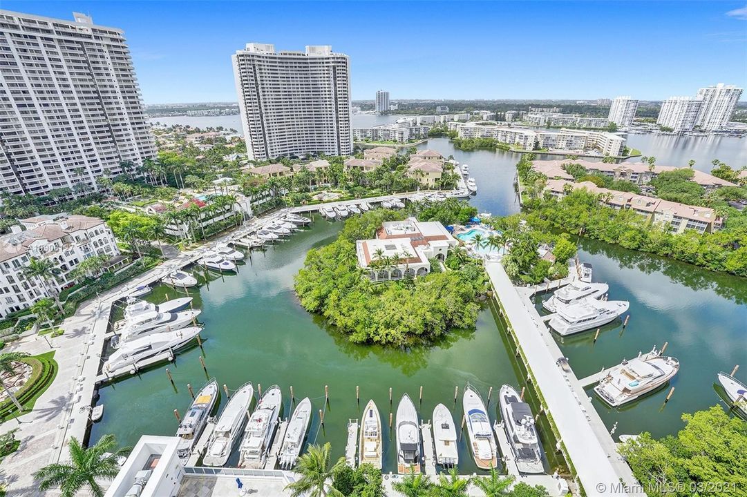 Recently Sold: $1,050,000 (3 beds, 3 baths, 2235 Square Feet)