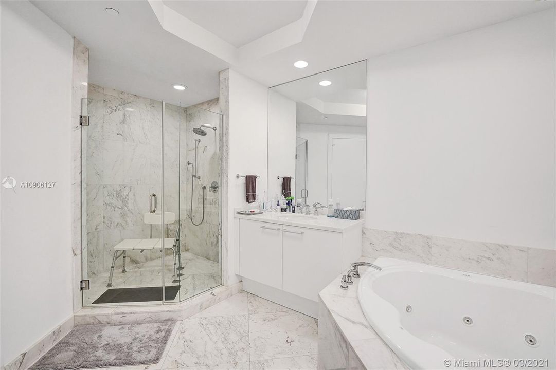 Recently Sold: $1,050,000 (3 beds, 3 baths, 2235 Square Feet)