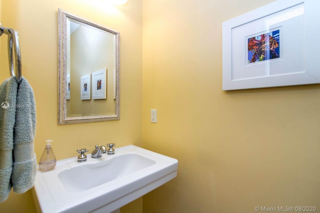 Vendido Recientemente: $739,000 (3 camas, 2 baños, 1600 Pies cuadrados)