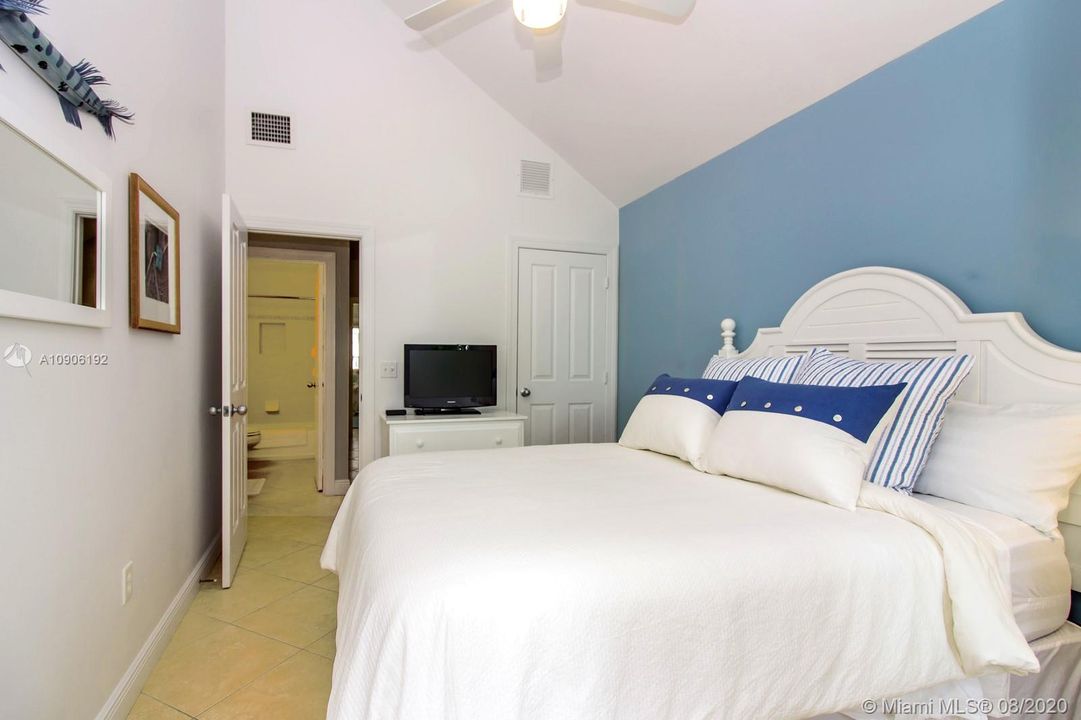 Vendido Recientemente: $739,000 (3 camas, 2 baños, 1600 Pies cuadrados)