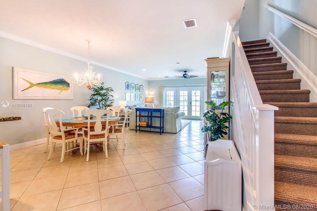 Vendido Recientemente: $739,000 (3 camas, 2 baños, 1600 Pies cuadrados)