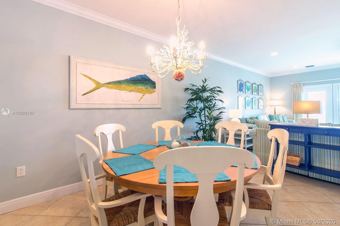 Vendido Recientemente: $739,000 (3 camas, 2 baños, 1600 Pies cuadrados)