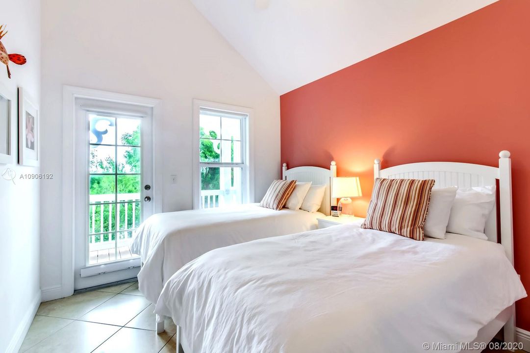Vendido Recientemente: $739,000 (3 camas, 2 baños, 1600 Pies cuadrados)